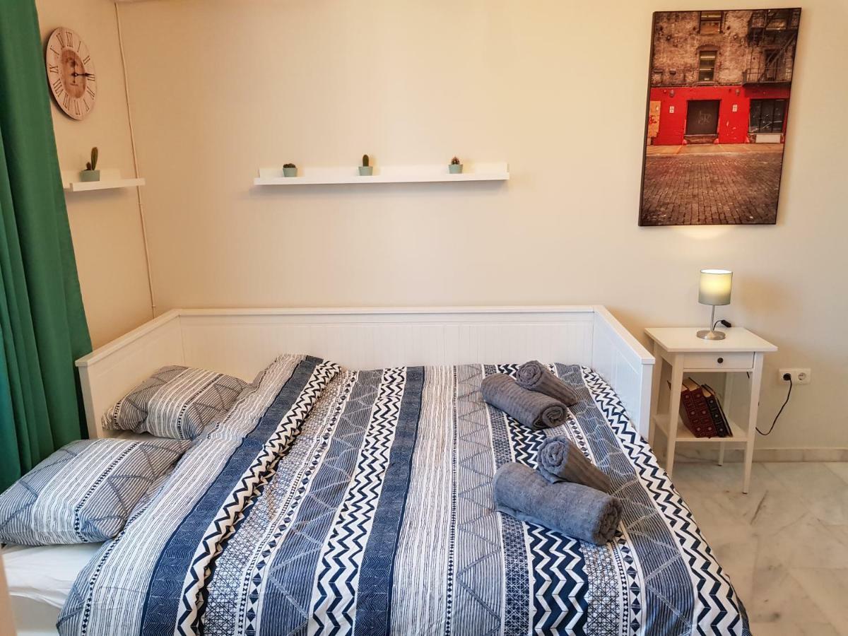 **** Genuar Apartments Malaga Center Bagian luar foto