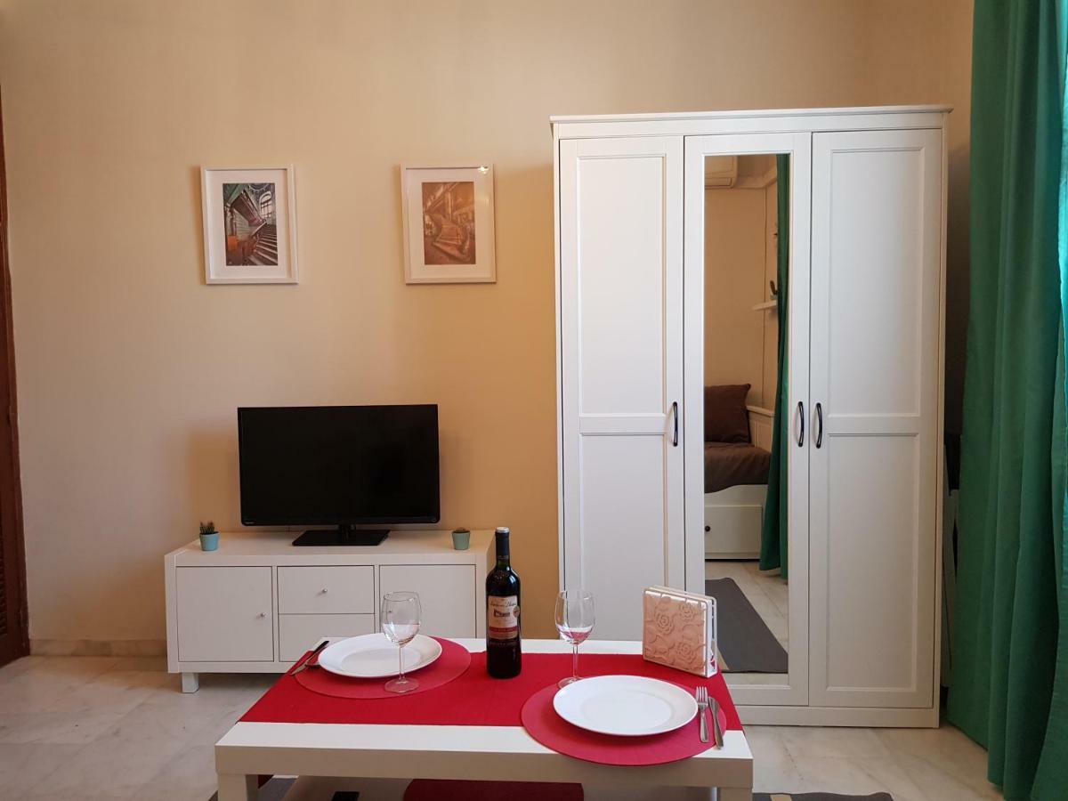 **** Genuar Apartments Malaga Center Bagian luar foto