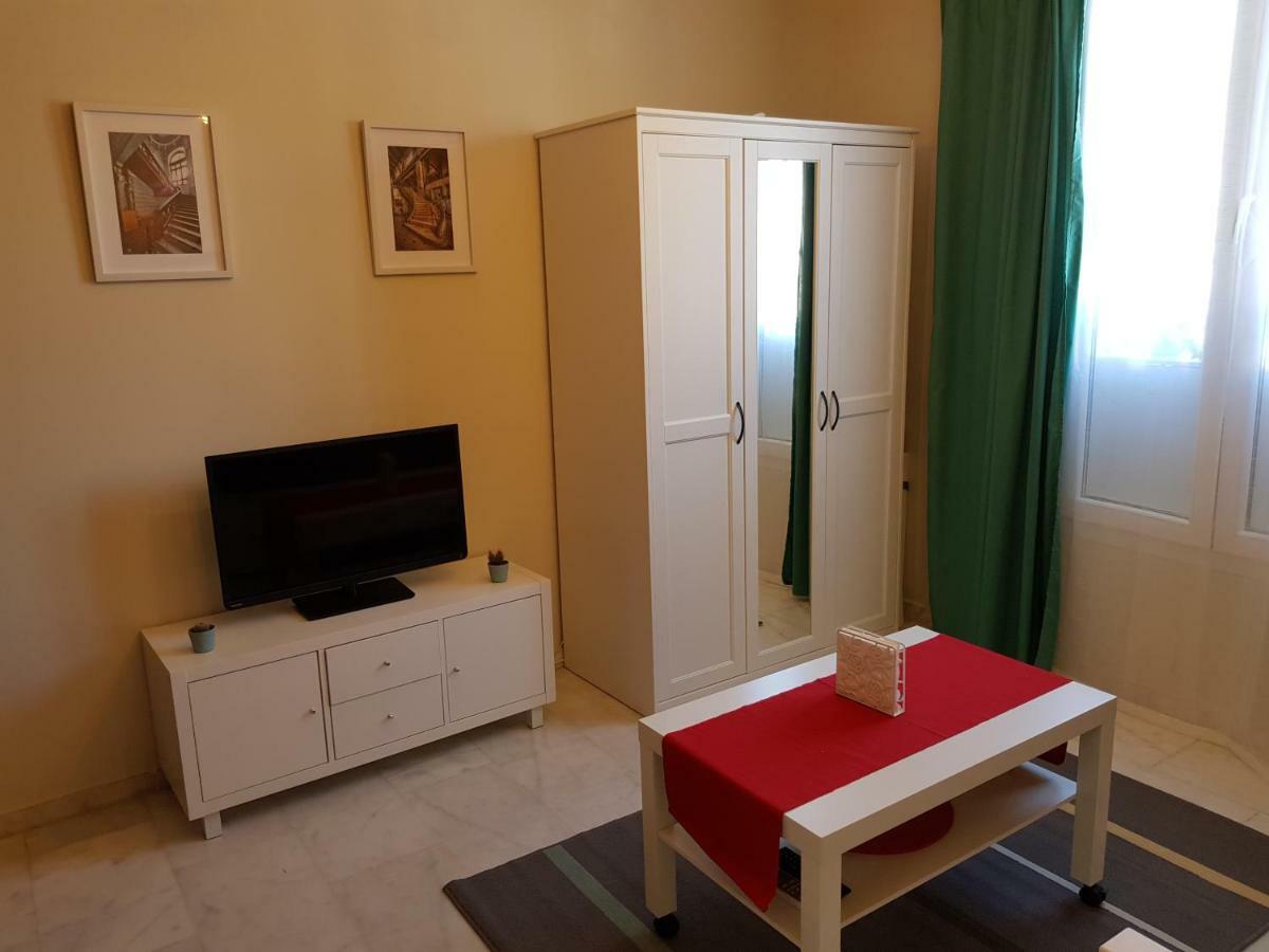 **** Genuar Apartments Malaga Center Bagian luar foto